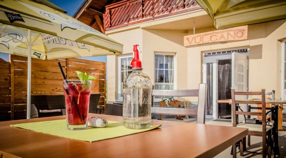 Vulcano Vendeghaz Hotel Mesteri Bagian luar foto