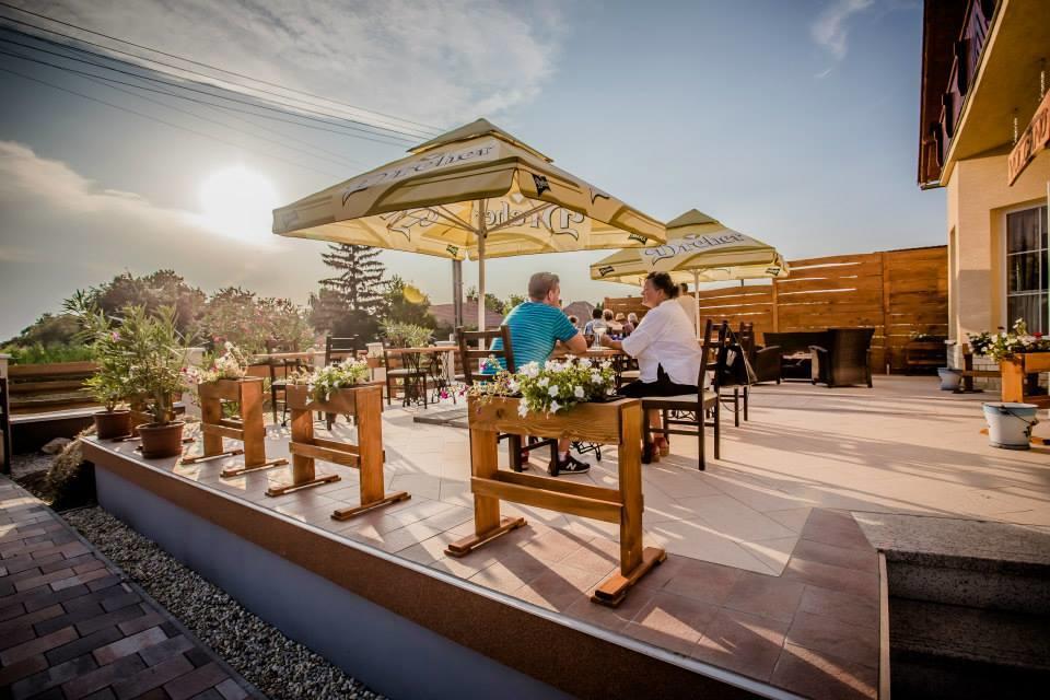 Vulcano Vendeghaz Hotel Mesteri Bagian luar foto