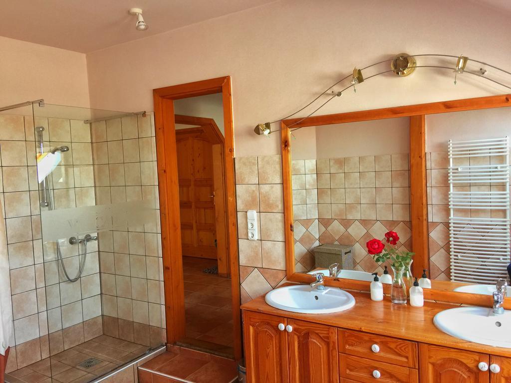 Vulcano Vendeghaz Hotel Mesteri Bagian luar foto